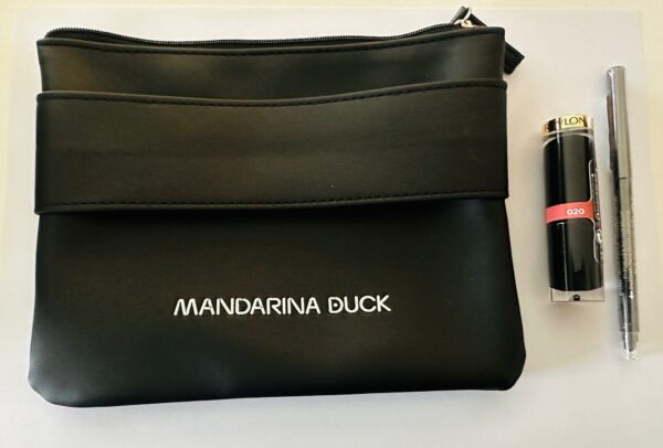 POCHETTE NERA CON ROSSETTO E MATITA OCCHI REVLON - immagine 2